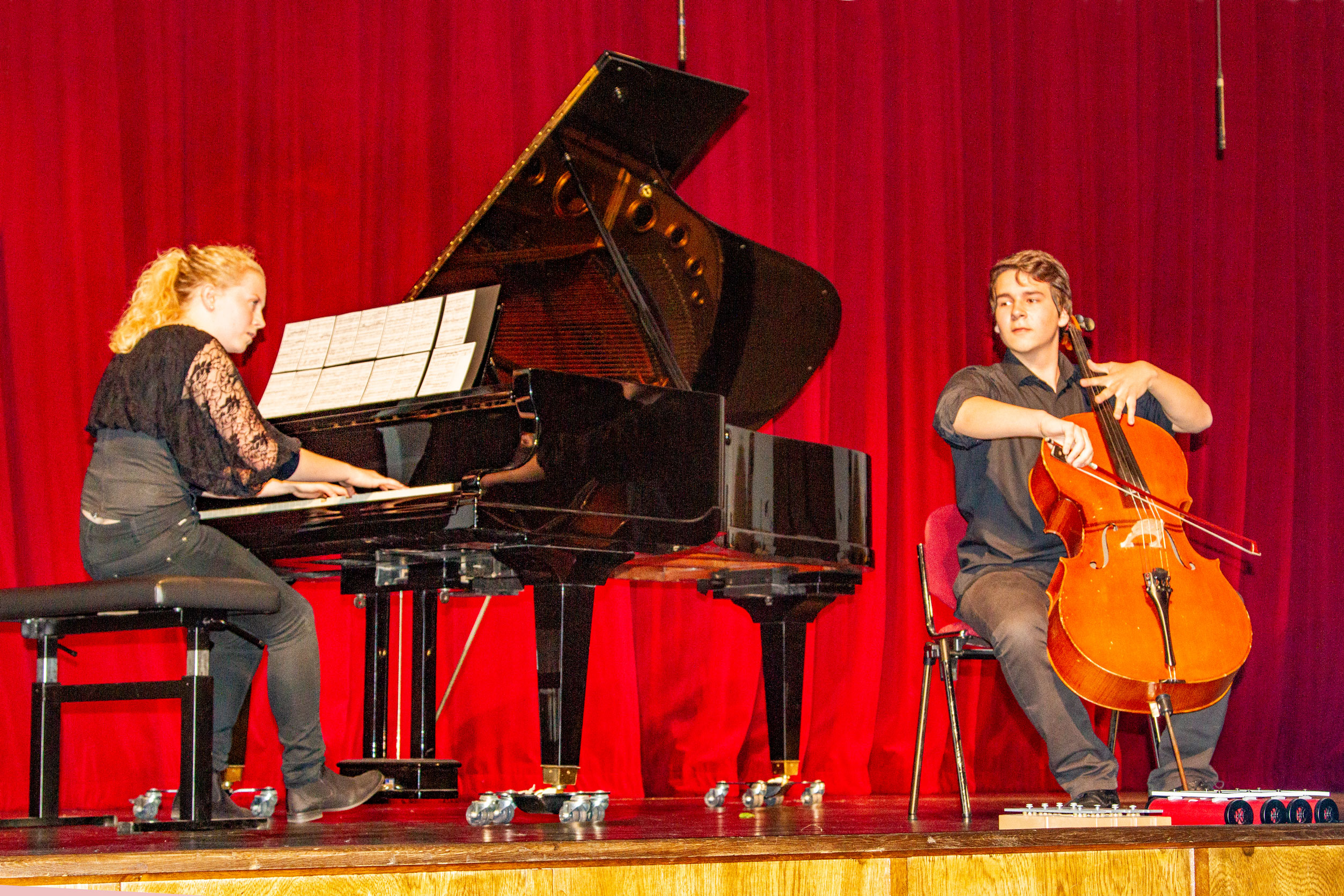 Frühlingskonzert 2015, Vreni Scheiter am Flügel und Bobby Kostadinov am Cello, Foto: Katja Münchow 30.5.2015.