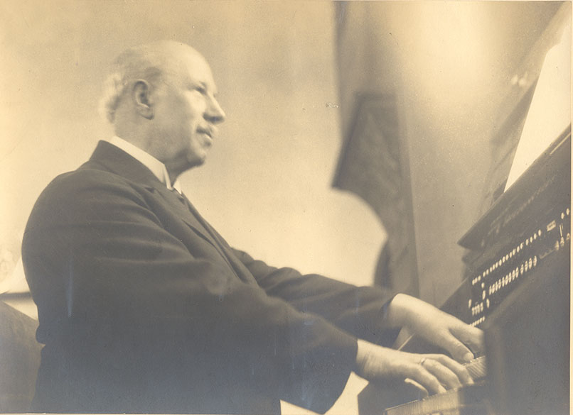 Foto von Prof. Arno Werner (1865-1955), Musikhistoriker, Kirchenmusiker und Musiklehrer in Bitterfeld Foto: um 1930 (Kreismuseum Bitterfeld)