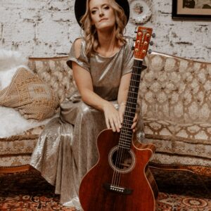 JOHNA „Nachtzug“: Musik zum Mitfühlen, Mitreisen, Entdecken und Loslassen — Johna (Singer-Songwriterin)